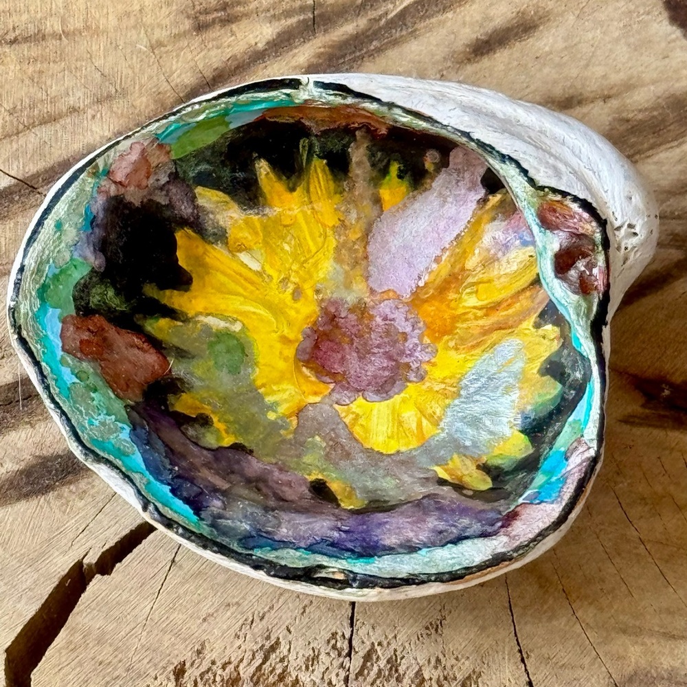 Handcrafted Floral Painted Seashell Bowl‎ with Vibrant Colors